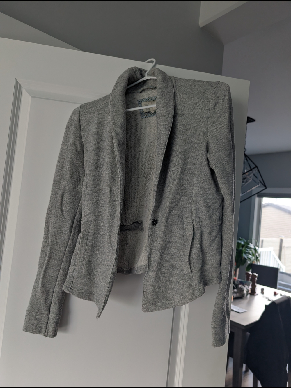 Women’s Light Gray Shawl-Collar Knit Blazer